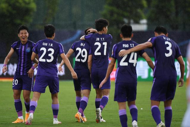 老鹰队开启新赛季训练营，球员全力备战